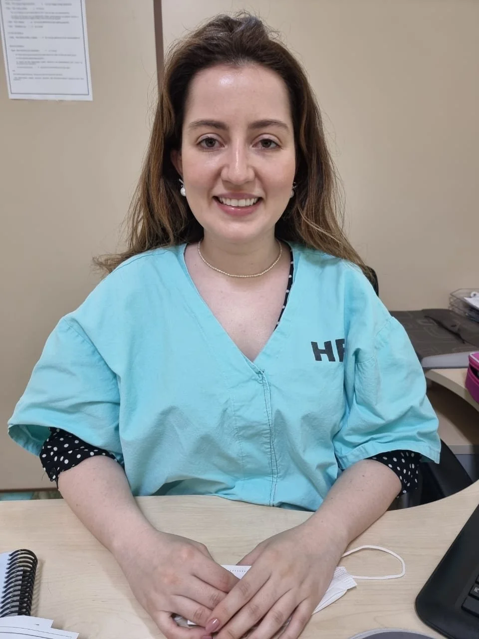 Hoje &eacute; Dia do Cirurgi&atilde;o Pl&aacute;stico.
E hoje eu quero te contar uma hist&oacute;ria que quase ningu&eacute;m sabe.

Por muito tempo, eu tive preconceito com a cirurgia pl&aacute;stica. N&atilde;o com a t&eacute;cnica, mas com tudo o 