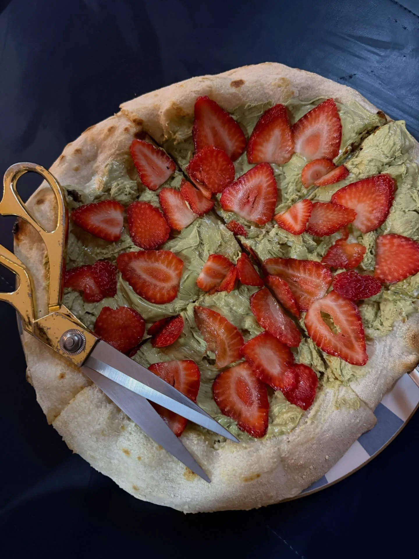 Dezembro foi intenso.

Teve muito trabalho, muito mesmo. Dias longos, responsabilidade, foco e a certeza di&aacute;ria do porqu&ecirc; escolhi estar aqui.
Entre um compromisso e outro, couberam pausas preciosas: momentos com a fam&iacute;lia, encontr