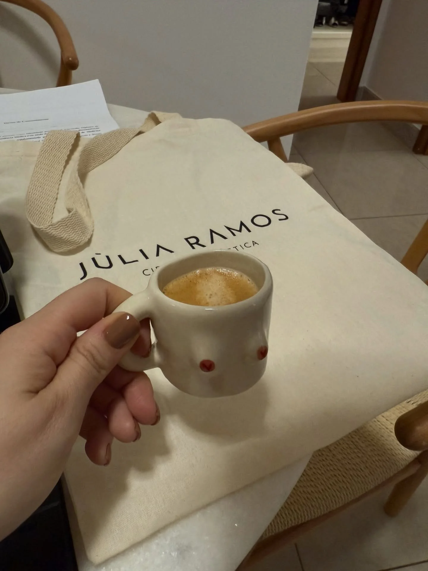 2025 passou como passam os anos que marcam.
Com malas prontas, rotas improv&aacute;veis e lugares que ficaram na pele.

Foi um ano de travessias.
De desafios enfrentados em sil&ecirc;ncio,
de perdas que ensinaram a faltar,
e de pausas necess&aacute;r