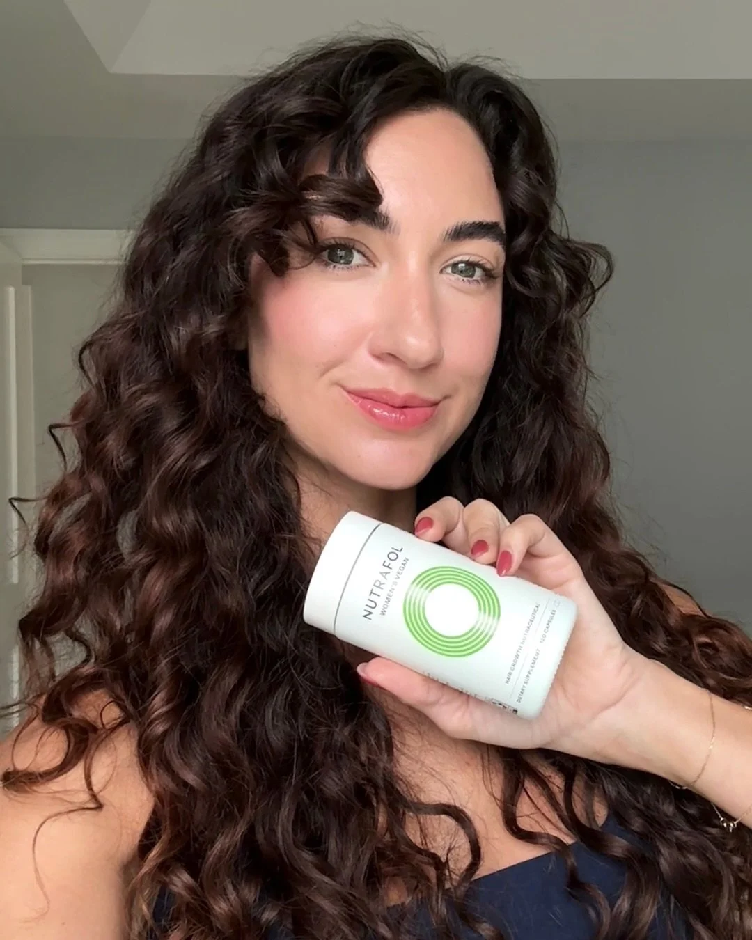 I mean, have you ever seen more beautiful curls!? 😍

@melissa.frusco x @nutrafol 

#haircare #talentmanagment #curlyhair