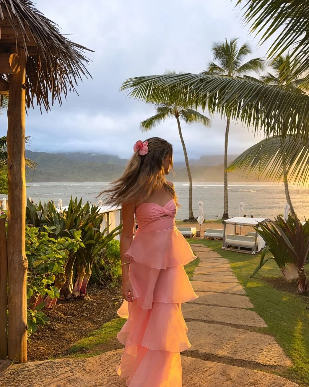 We can&rsquo;t get over these stunning photos @ali.knutson took for @selfie_leslie in Kauai! Just incredible! 😍&nbsp;

#kauai #Springdress #talentagency