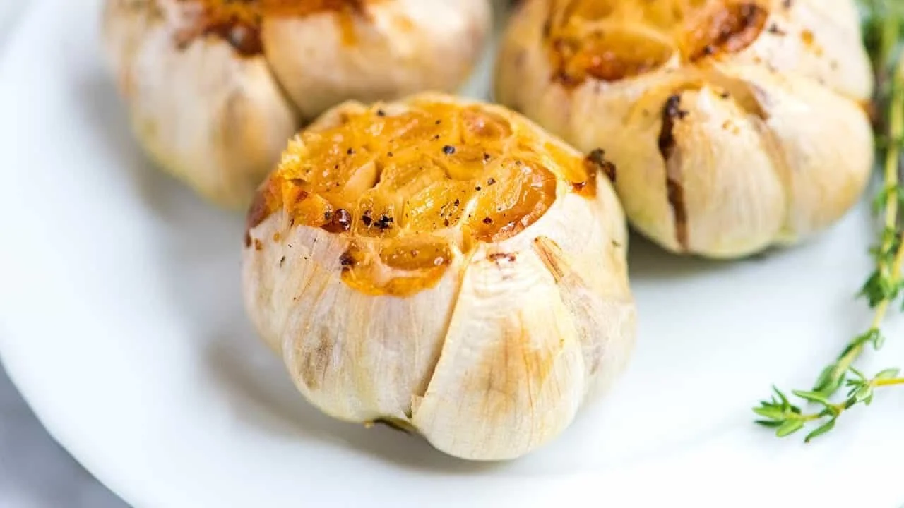 Roasted-Garlic-Recipe-Video.jpeg