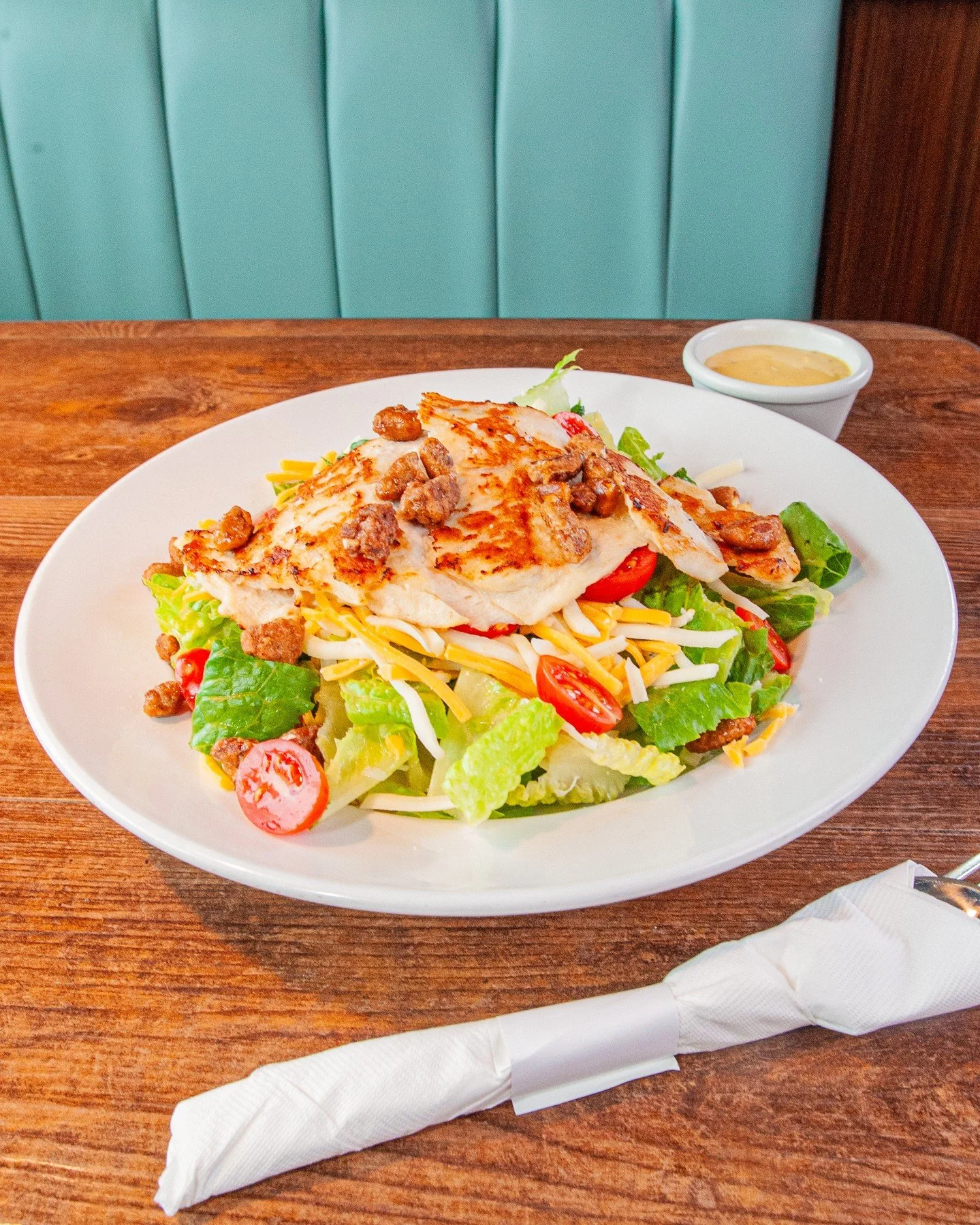 🥗 Folks have been loving our seasonal Grilled Chicken Pecan Salad! Grilled chicken, glazed pecans, cheddar-jack, and grape tomatoes on crisp romaine, with honey mustard on the side.⁠
⁠
Only in town for fall, so don&rsquo;t dawdle! 🍂