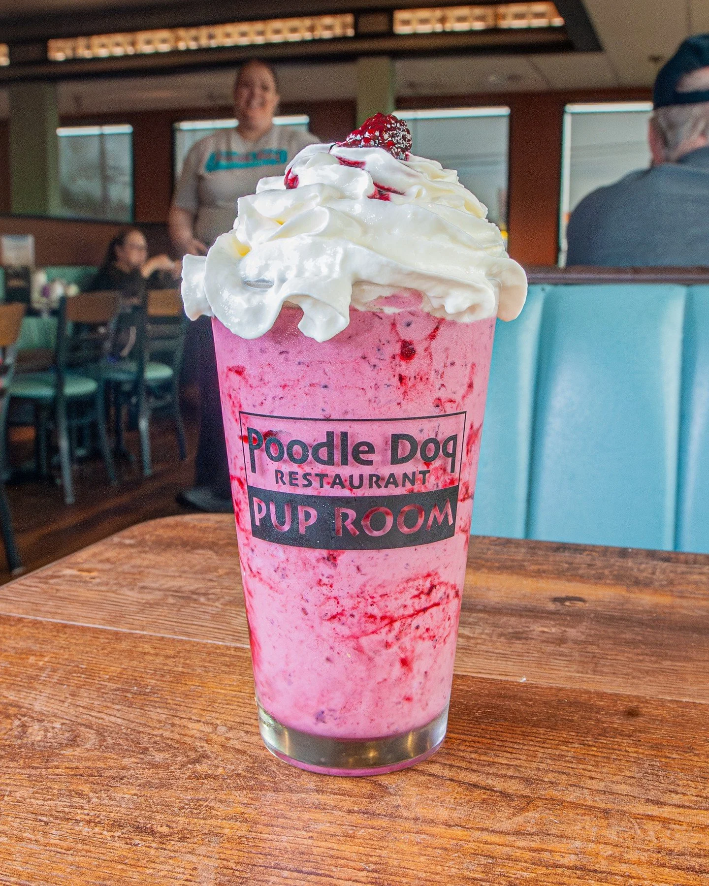 Sunshine and milkshakes!! Let's go!⁠
⁠
Here's our seasonal Blackberry Milkshake, and we always offer Strawberry, Chocolate, Very-Berry, Vanilla, Oreo, and Peanut Butter Chocolate ✨️🐩