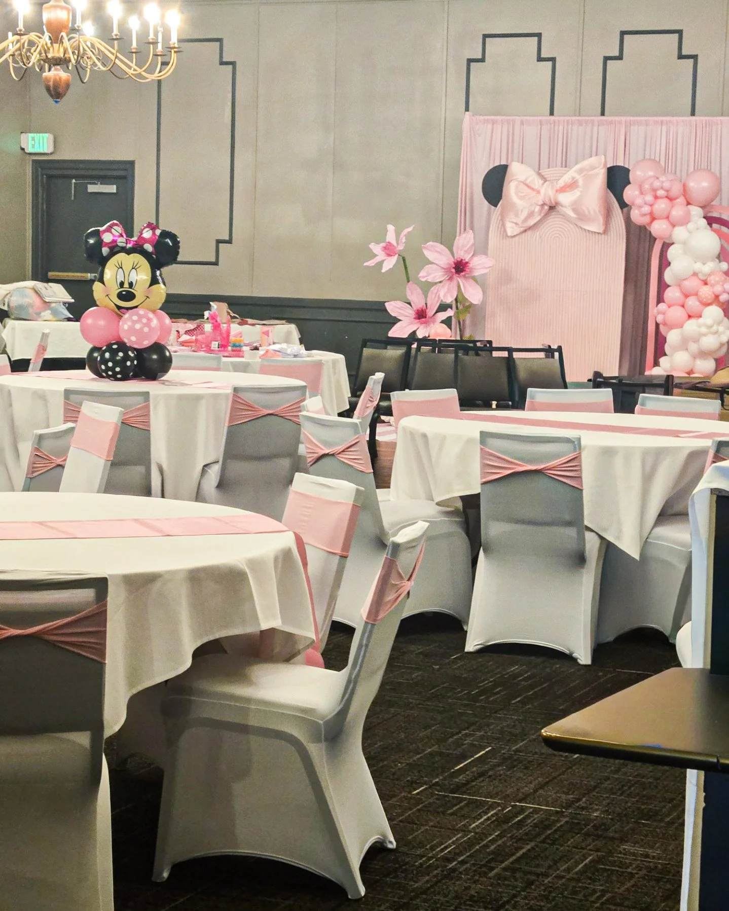 It&rsquo;s grad season! 🎓⁠
⁠
Looking for the perfect place to celebrate? Our banquet rooms are available for graduations, weddings, quincea&ntilde;eras, birthdays, business meetings, baby showers, celebrations of life, club meetings, chamber functio