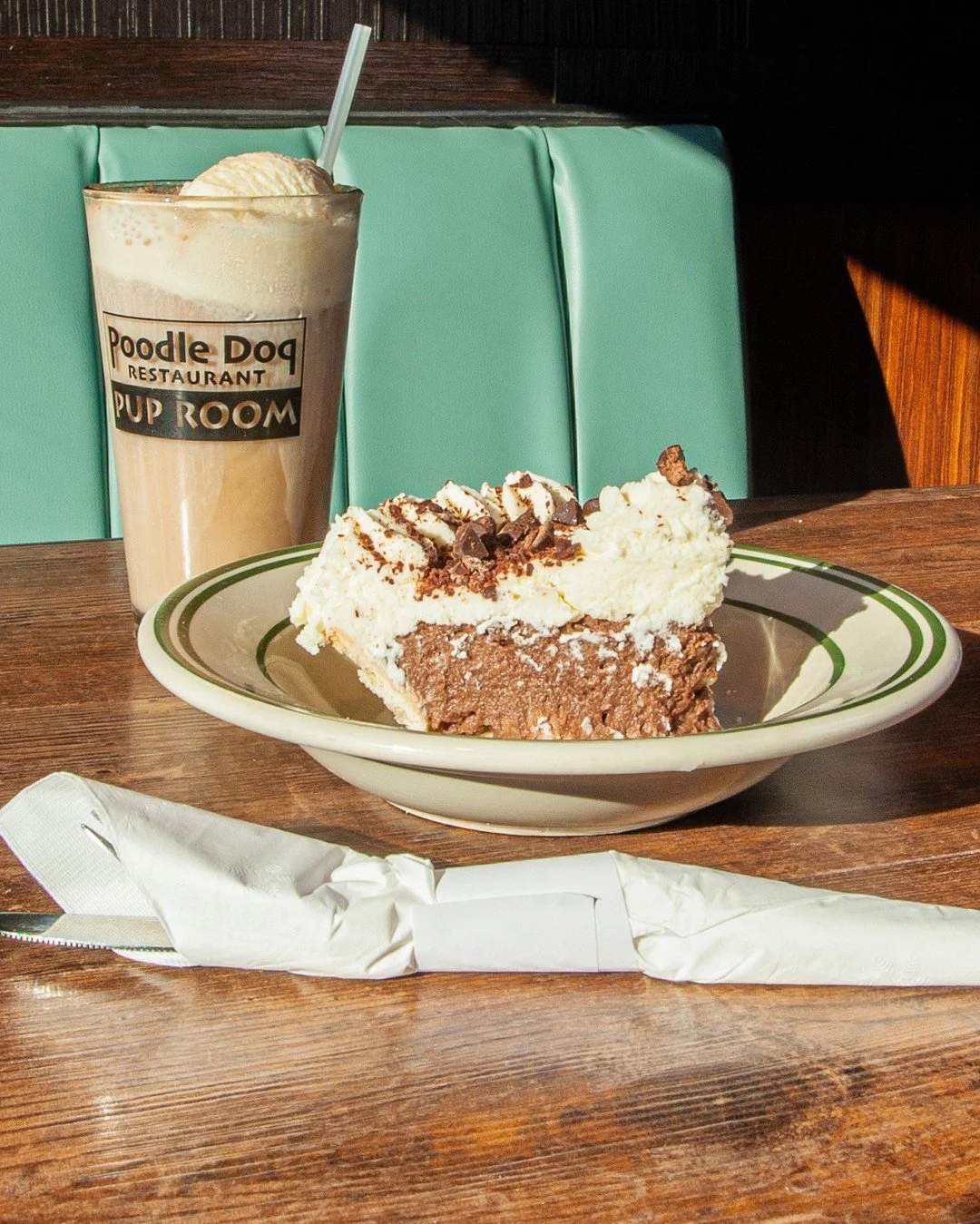 Would you rather have a root beer float or a piece of chocolate cream pie for dessert? 😋
