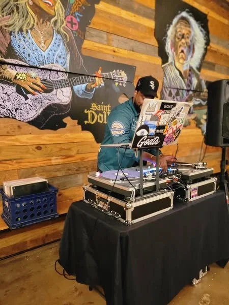 🔥 Ramble Anniversary Weekend kicks off with a vinyl-only throwback set 🔥
🎧 DJ @iamreadyroc spinning 90s + 00s hip hop classics, all on vinyl 💿
🕕 Friday 10/10 | 6 to 9PM
📍1251 Dalzell St.