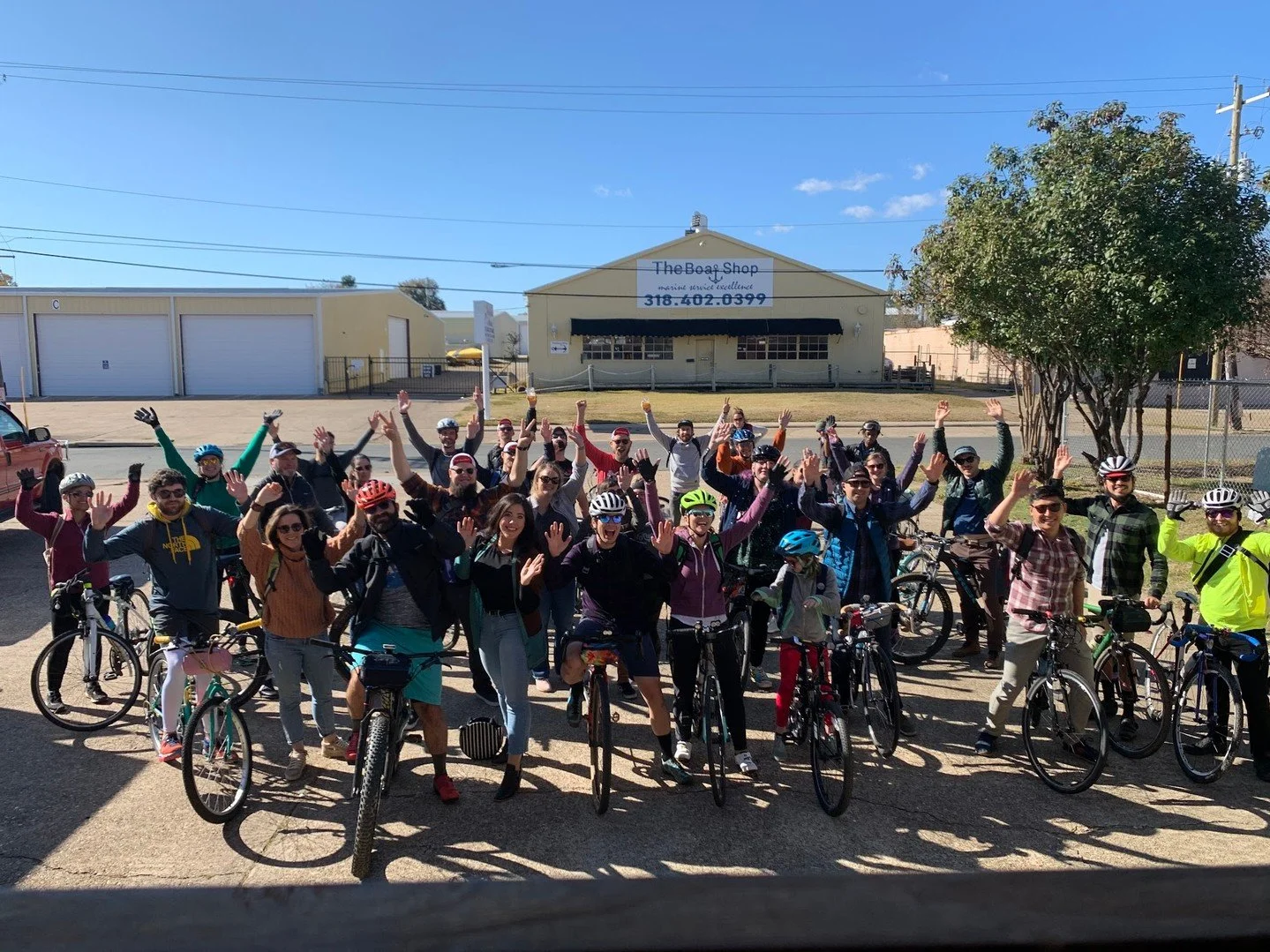 Shreveport, let&rsquo;s ROLL! 🚴&zwj;♀️💥
We&rsquo;re teaming up with @bikeshreveport this Saturday for Cranksgiving -- our annual pedal-powered food drive for the @foodbanknwla.

Join the ride:
&bull; FREE event
&bull; Bring $15+ to buy food items
&