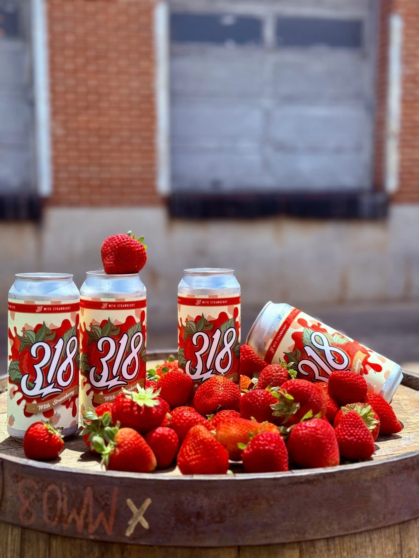 We can't think of a better way to celebrate the start of spring than by bringing back our Strawberry 318. Available on draft and in 4 pks today!