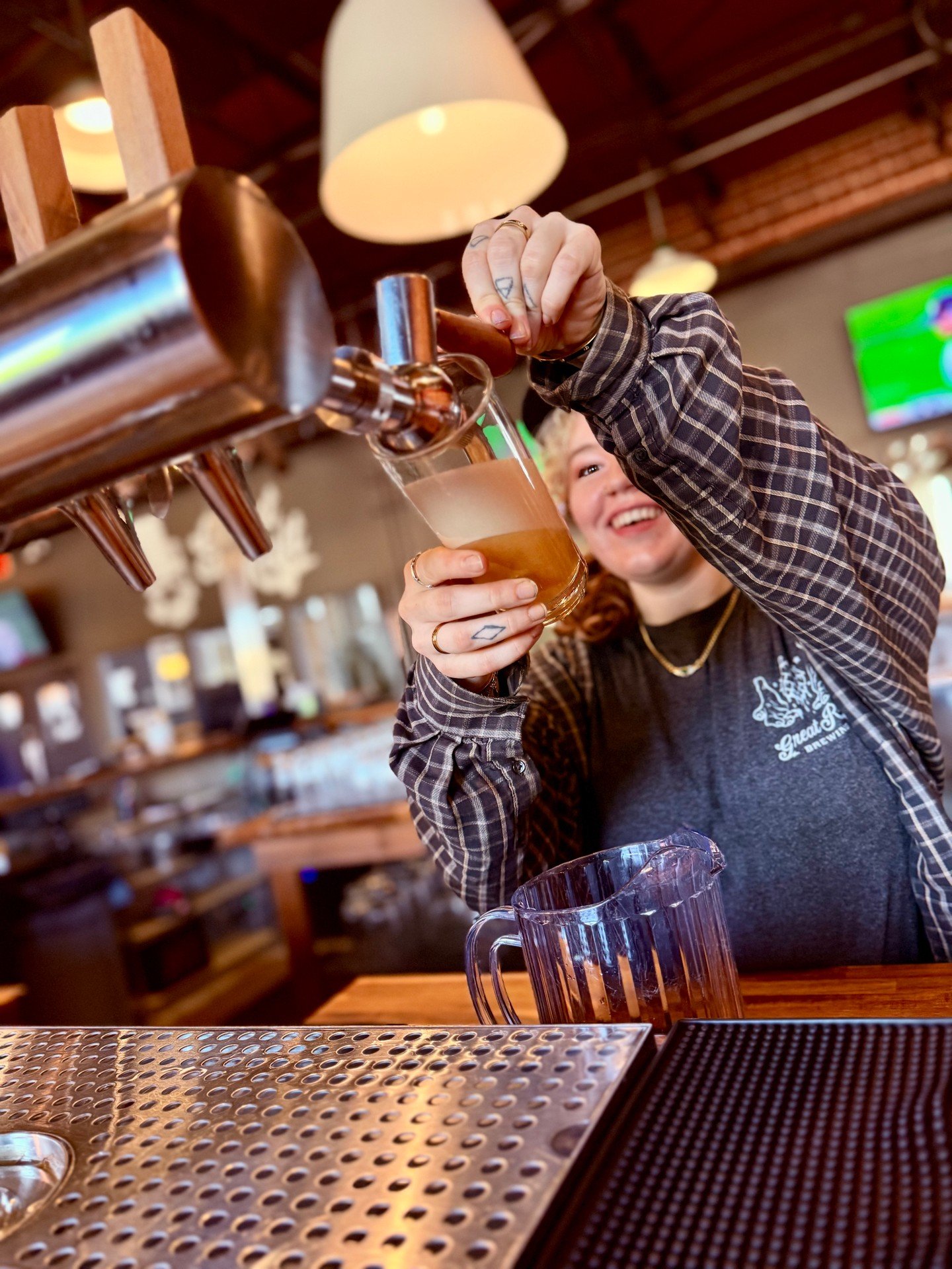 The beers are flowing, and it's trivia night!