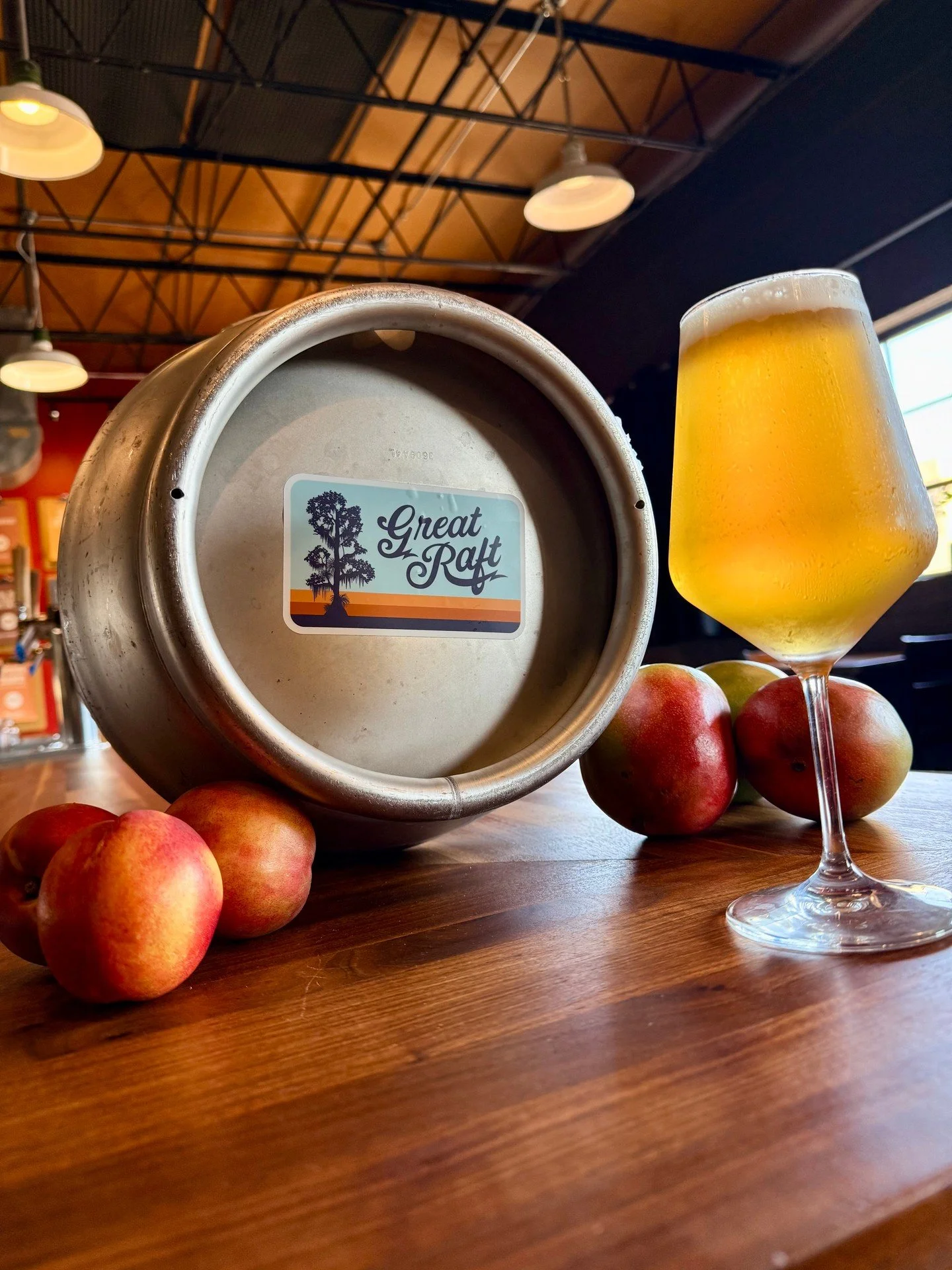 🍑 Peach Mango Commotion 🥭

Today at noon we are tapping a cask of Peach Mango Commotion. A juicy pale ale bursting with peach and mango, dry hopped with Meridian for soft citrus and fruity hop character. Bright, refreshing, and easy-drinking. Cask 