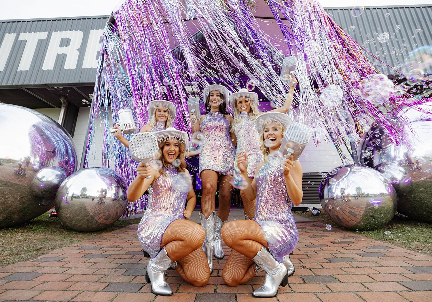 Disco Rodeo, Rhinestone Cowgirls