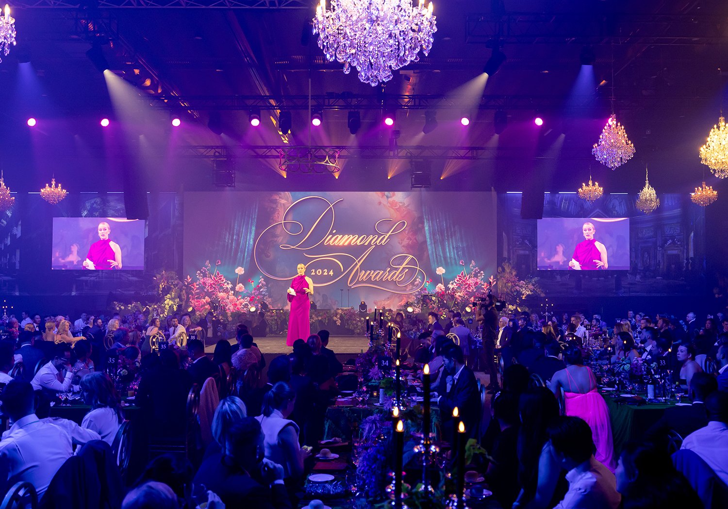 Versailles Event, Stage Set