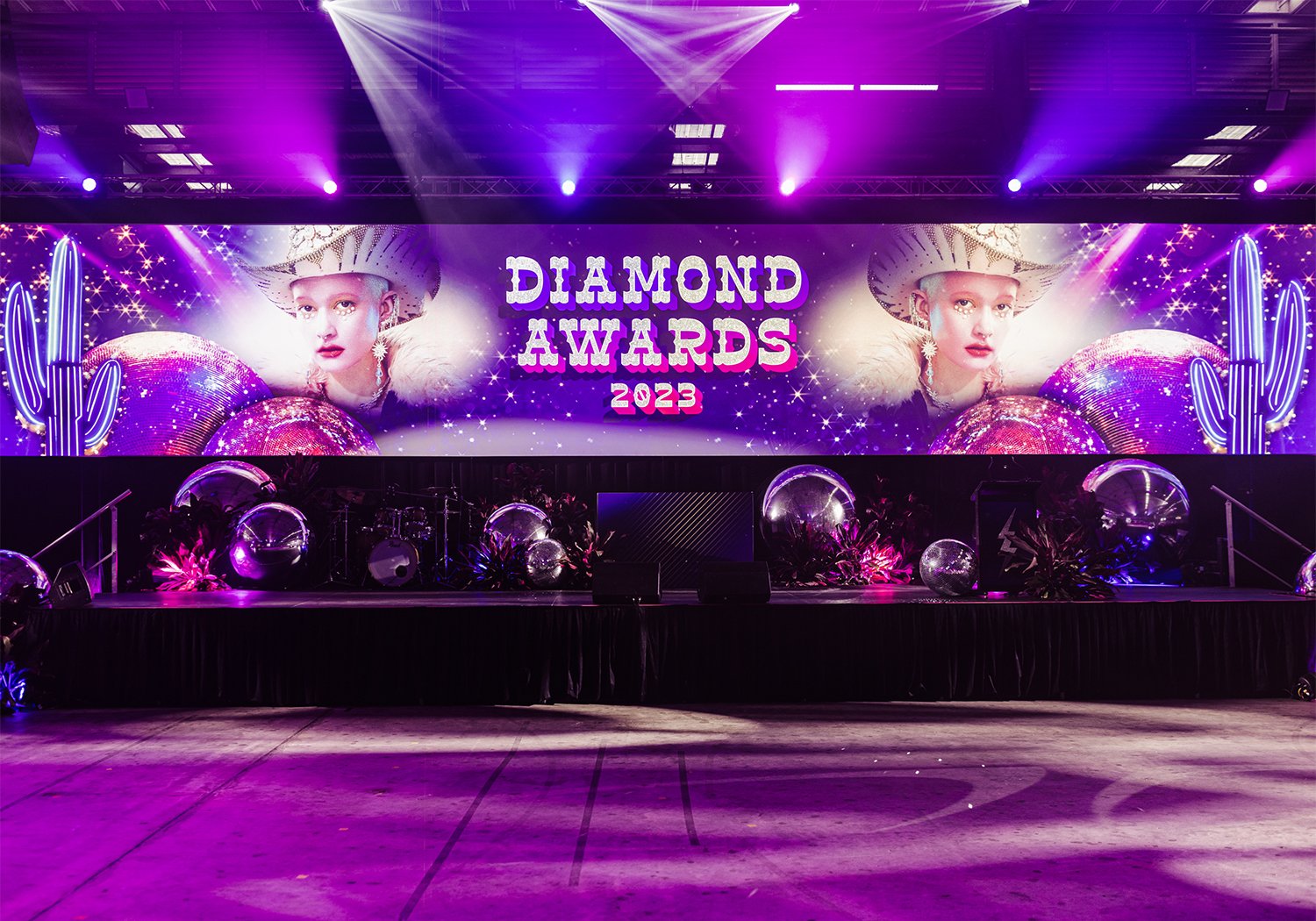 Disco Rodeo, Stage Set