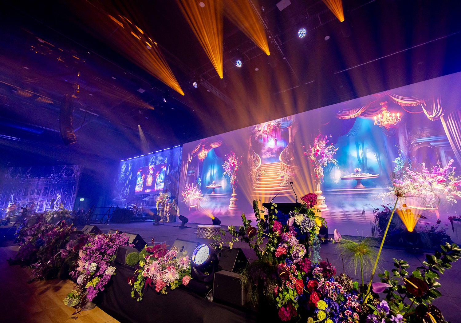Versailles Event, Stage Set