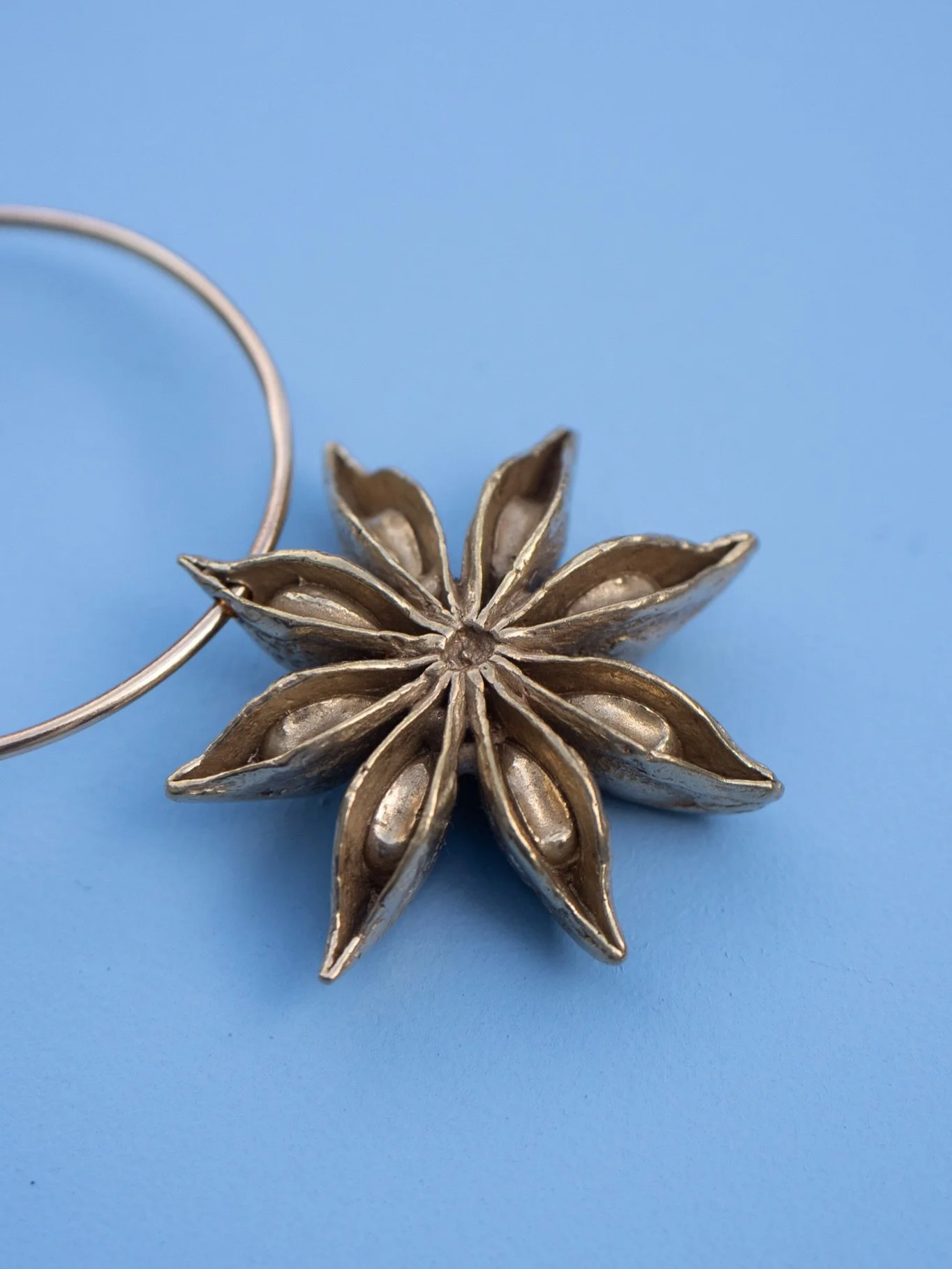 ✨ BACK IN STOCK ✨

The Brass Star Anise is an heirloom Christmas ornament designed to bring merriment for generations ✨

A carefully selected star anise is cast in solid brass, then hand finished with a brass loop to hang from your tree.

A thoughtfu