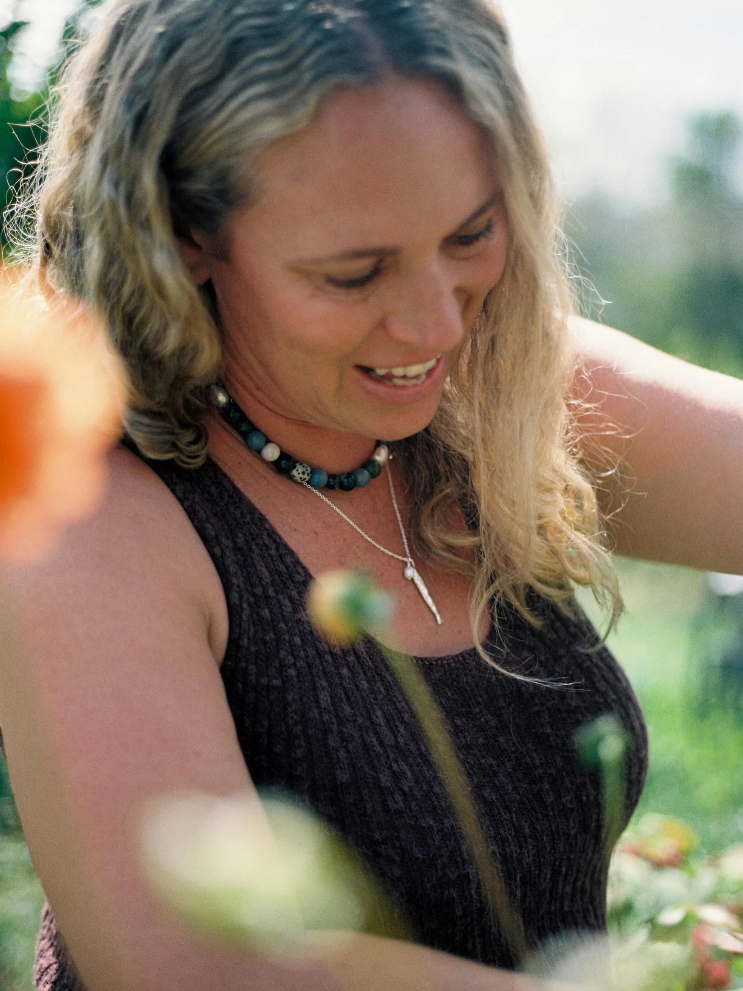 Absolute sweetheart and my gardening inspo @emmaotearoa in the Harvest Necklace &hearts;︎
📷 @opheliaafm