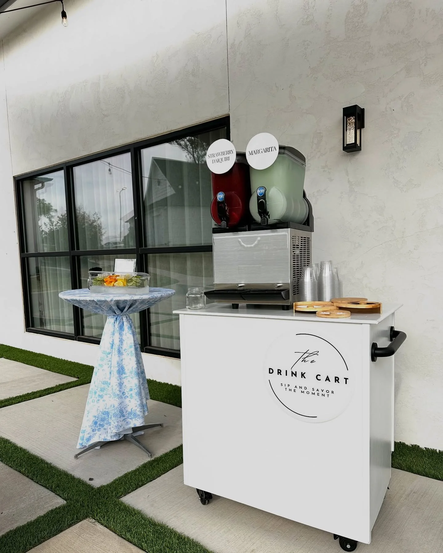 Rolling into the summer with the best frozen drinks + staff 🥂
-
-
-
#TulsaWeddings #TulsaBride #TulsaWeddingVendors #WeddingDrinks #FrozenMargaritaCart #TulsaCatering #MargaritaBar #WeddingReceptionFun #TulsaEvents #BrideToBeTulsa #OklahomaWeddings 
