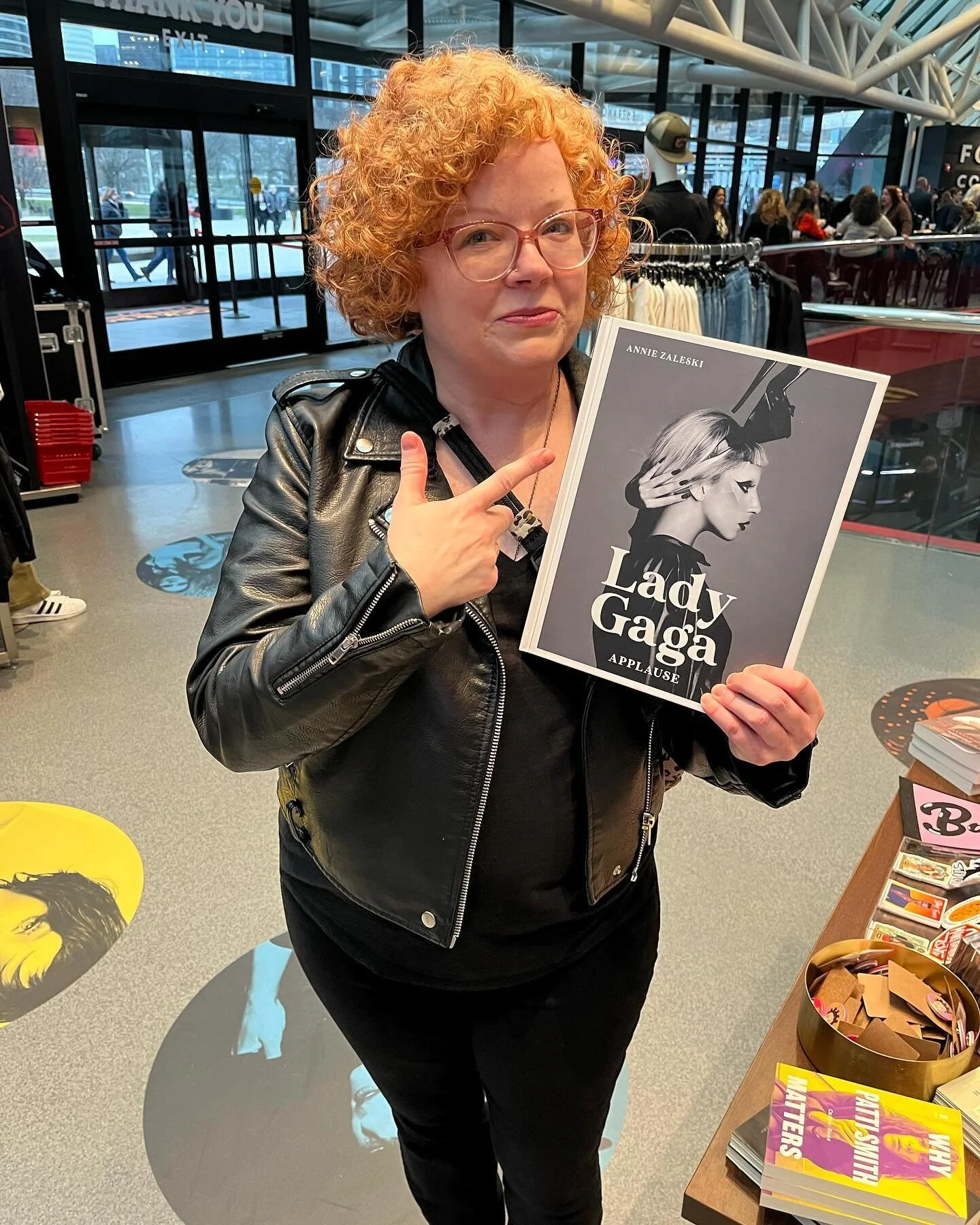 More Rock Hall. Yay @anniezaleski! Yay Siouxsie! Yay The Runaways!