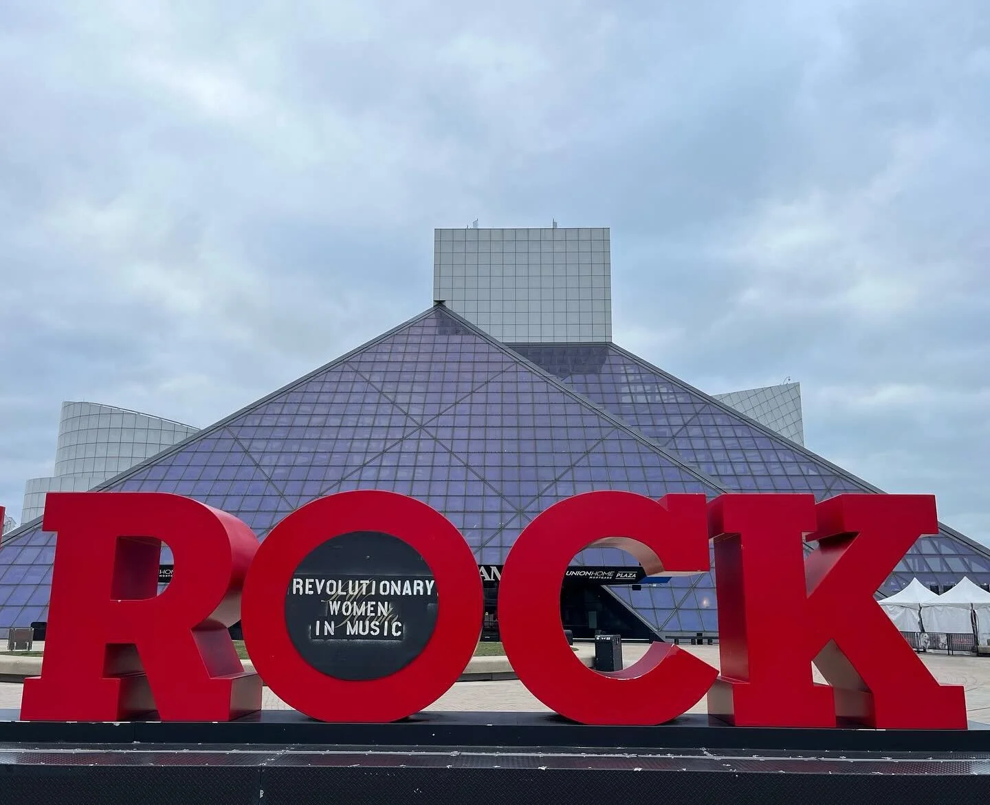 About last night . . . very cool opening at the Rock Hall. Did I freak out about Shirley Manson being there? Yes, yes I did. What a great exhibit - I hope it grows with the planned Rock Hall expansion. Also, really lovely seeing so many people!