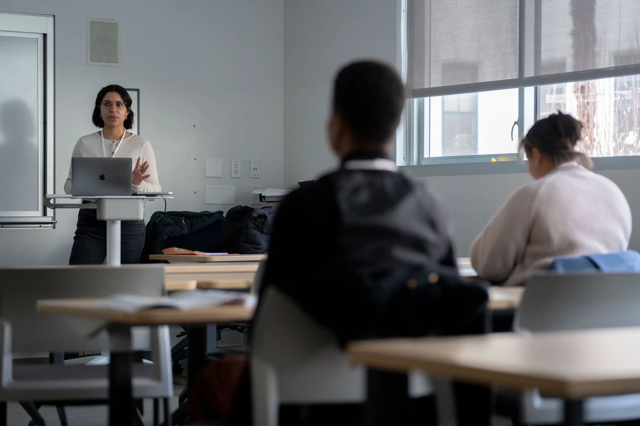 Chiany Dri presenting to a group