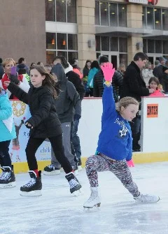Icy wonderland draws hundreds to Chattanooga's riverfront