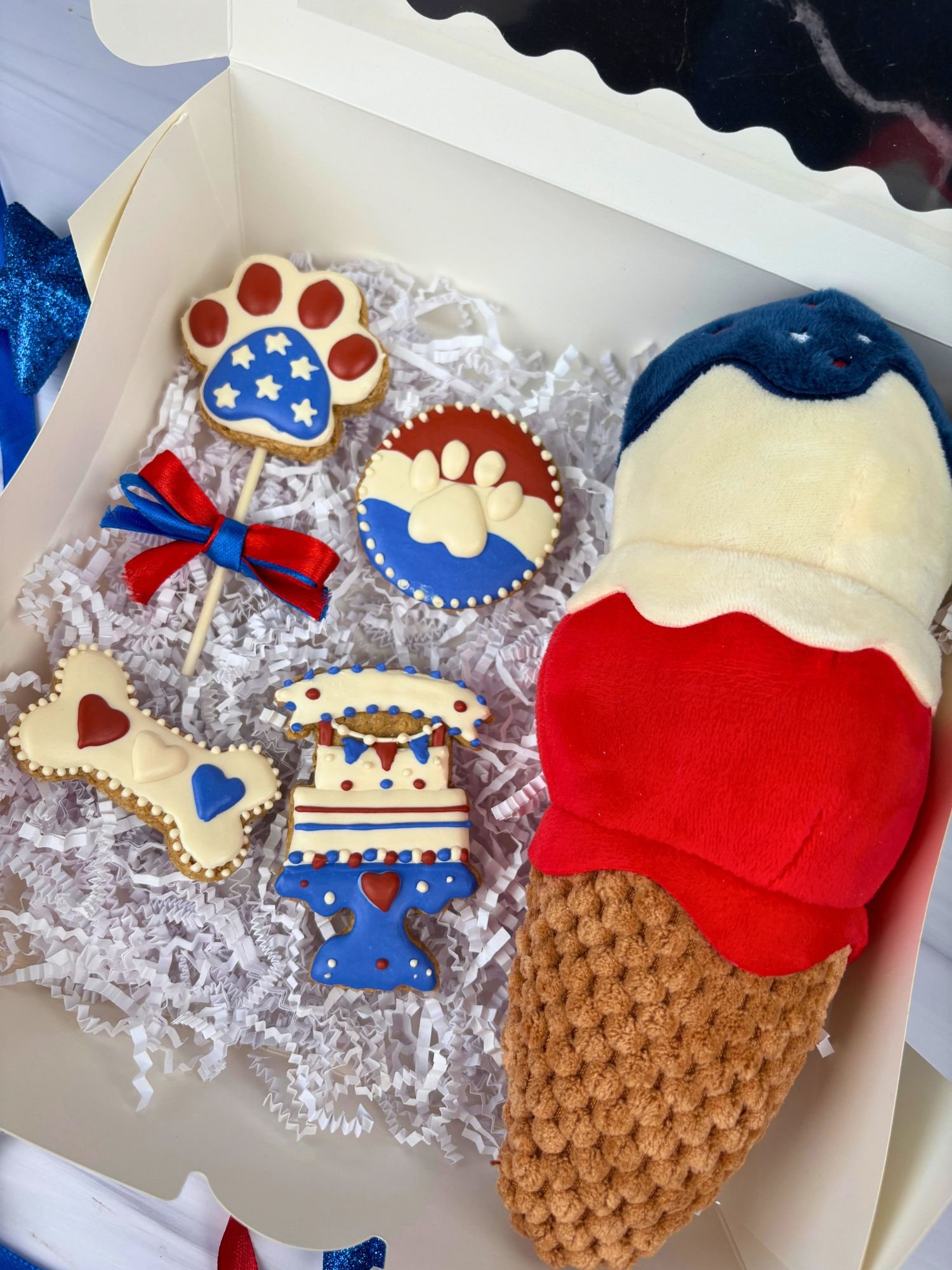 stars-scoops-and-wags-gift-box.jpg