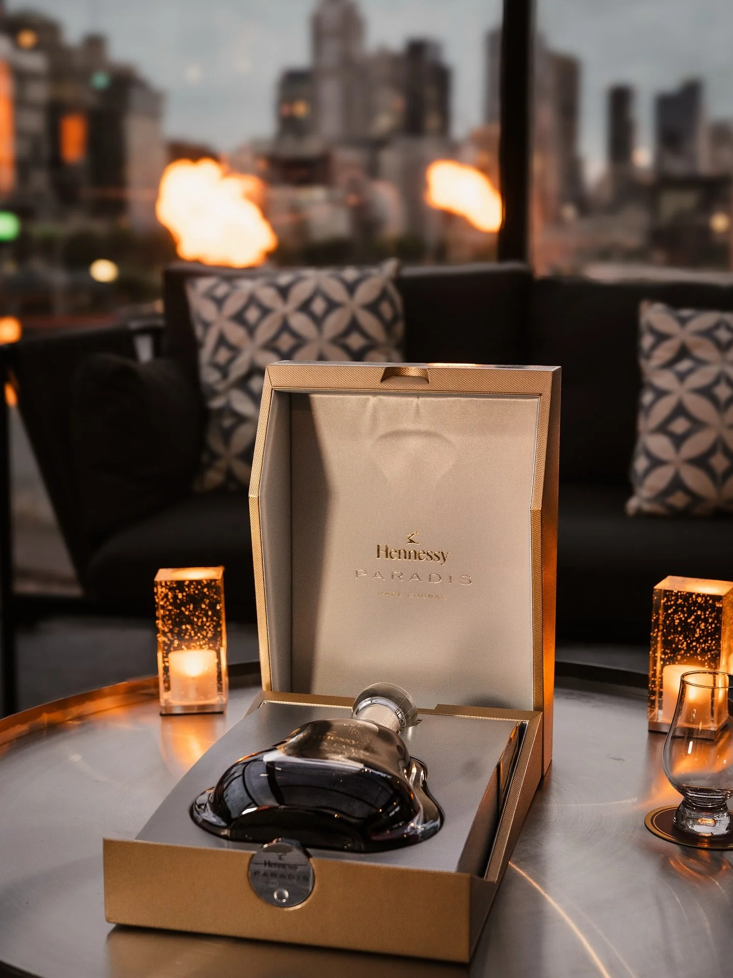 Midweek moments that make impact. Impress with divine riverside views, Asian-fusion share plates and an exquisite collection of fine spirits. 
Reserve via the link in bio. 
We look forward to seeing you 🥂 
18+
#southbankmelbourne #melbournemomen