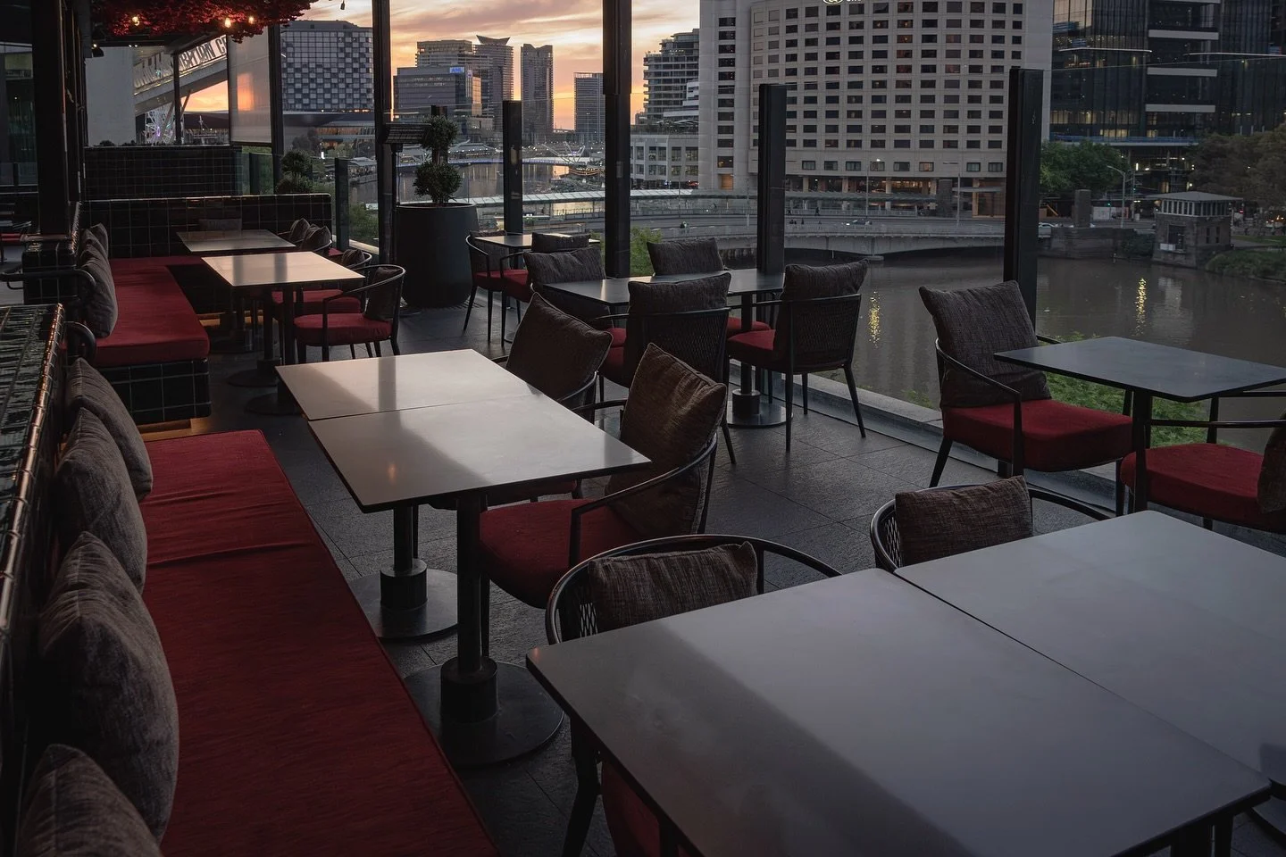 Calming moments before opening, the rooftop terrace framed by the city at sunset. All that&rsquo;s missing is you. 

We look forward to seeing you soon. 🥂✨ 

#melbourne #rooftoprestaurant #southbankmelbourne #melbournebarsandrooftops #whatsonmelbour