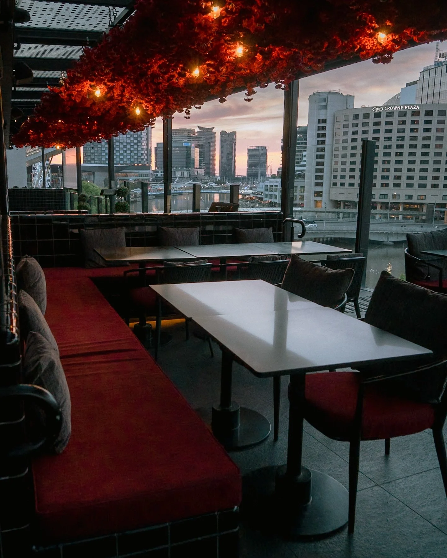 You could stay at home.. 
#melbournerooftop #melbournenightlife #southbankmelbourne