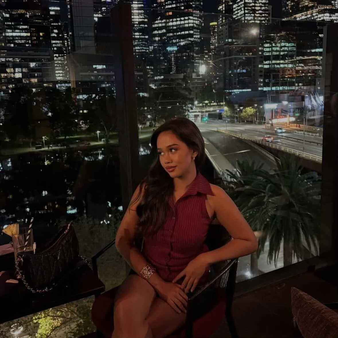 A few nights off, a skyline like this, and no reason to head home early. That&rsquo;s what long weekends in Melbourne are for.

📸 @naswanaa 

We look forward to seeing you soon. 🥂 

#melbournerooftop #melbournenightlife #southbankmelbourne