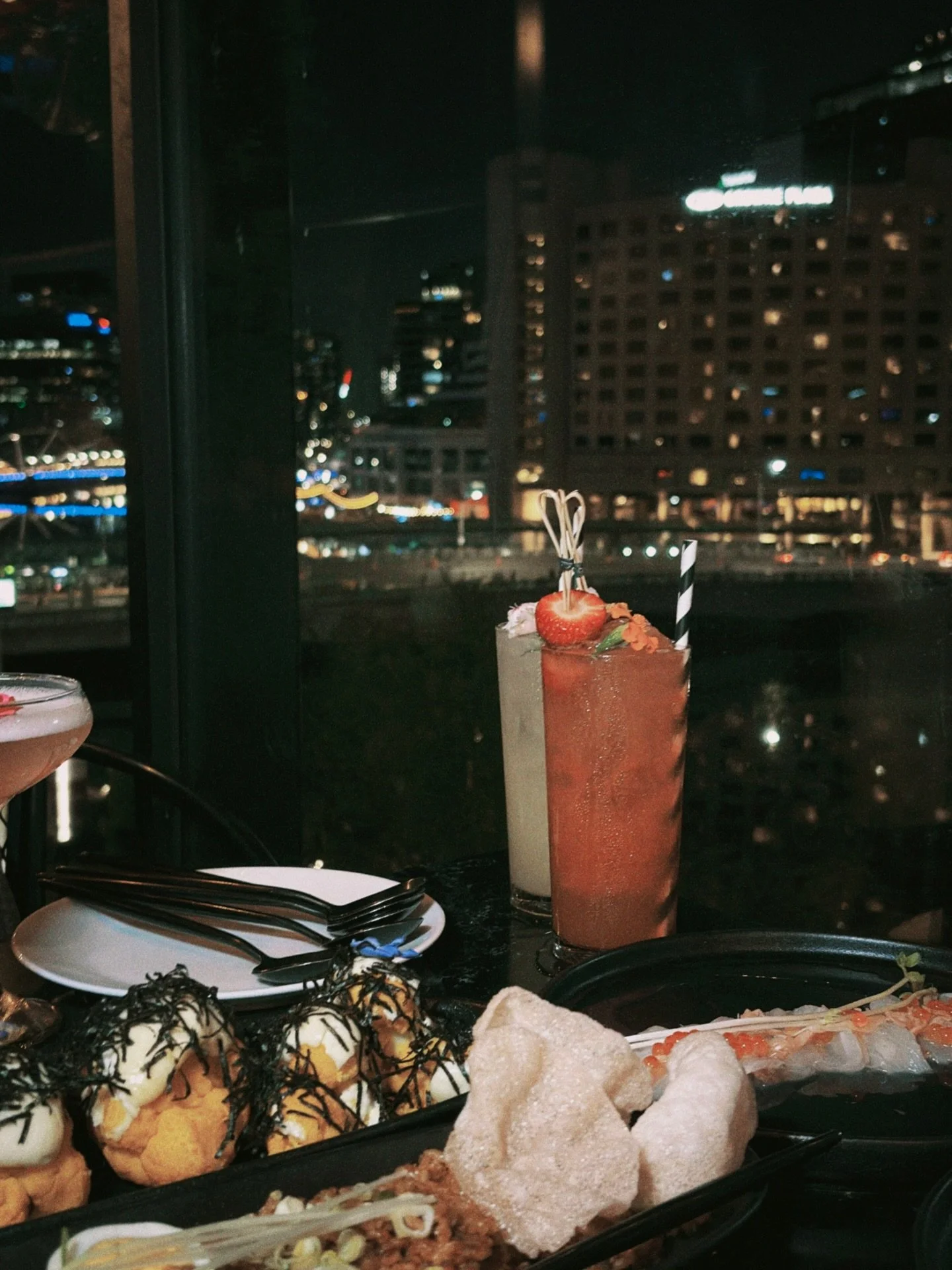 Just the two of us with a view like this. 

You know where to go. 

#melbournerooftop #datenightmelbourne #southbankmelbourne