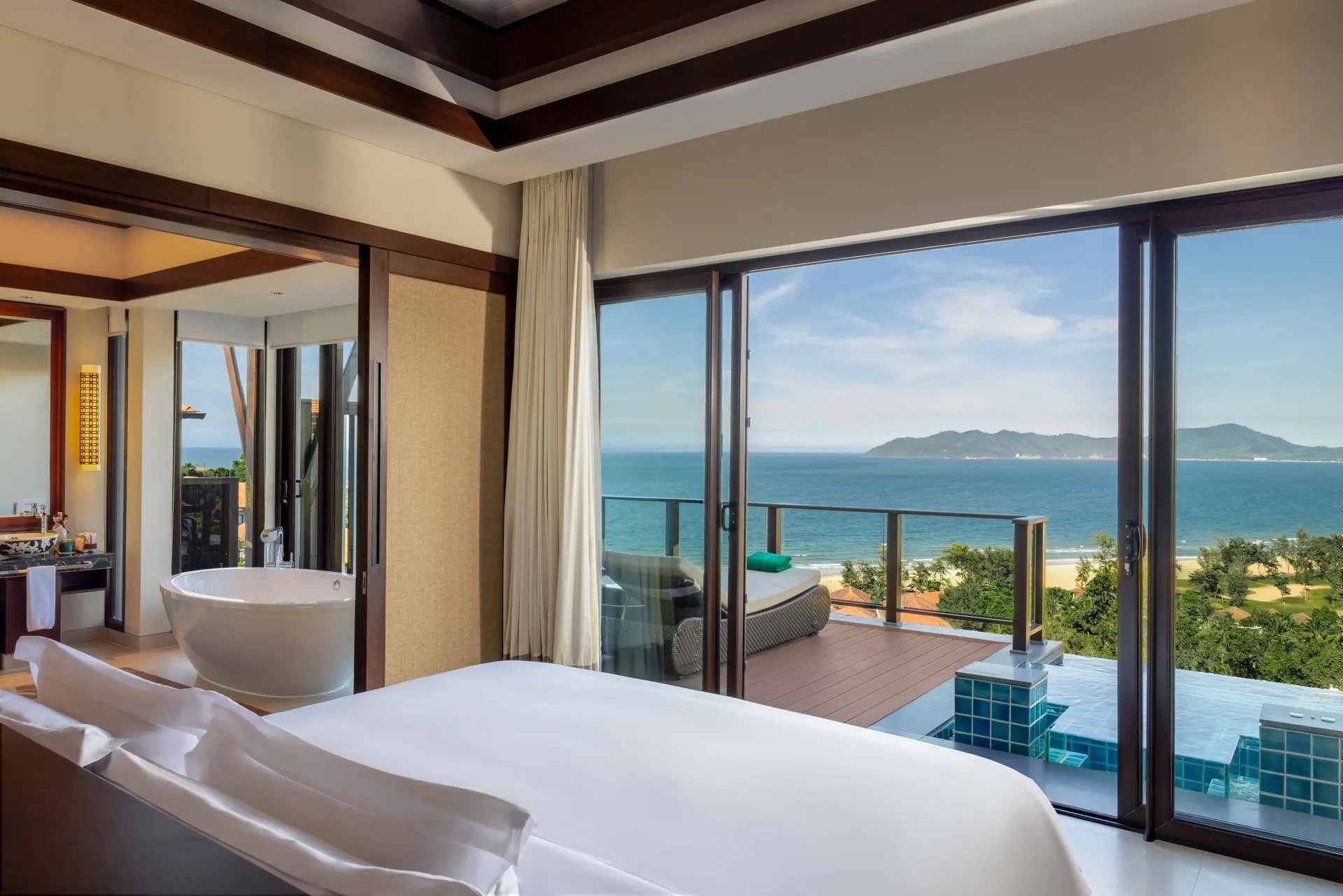 BT-langco-%20Three-bedroom%20Seaview%20Pool%20Villa%20-%20Master%20bedroom.jpeg