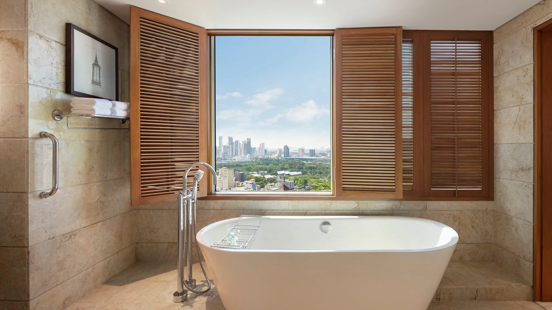 BKKCICI_Conrad_Premium_Suite_Bathroom_02.jpg