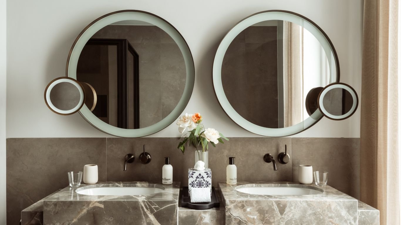 RWAMS_Facilities_Rooms_GrandPremierRoom_232_Bathroom_1-WIDE-MEDIUM-4-3.jpeg