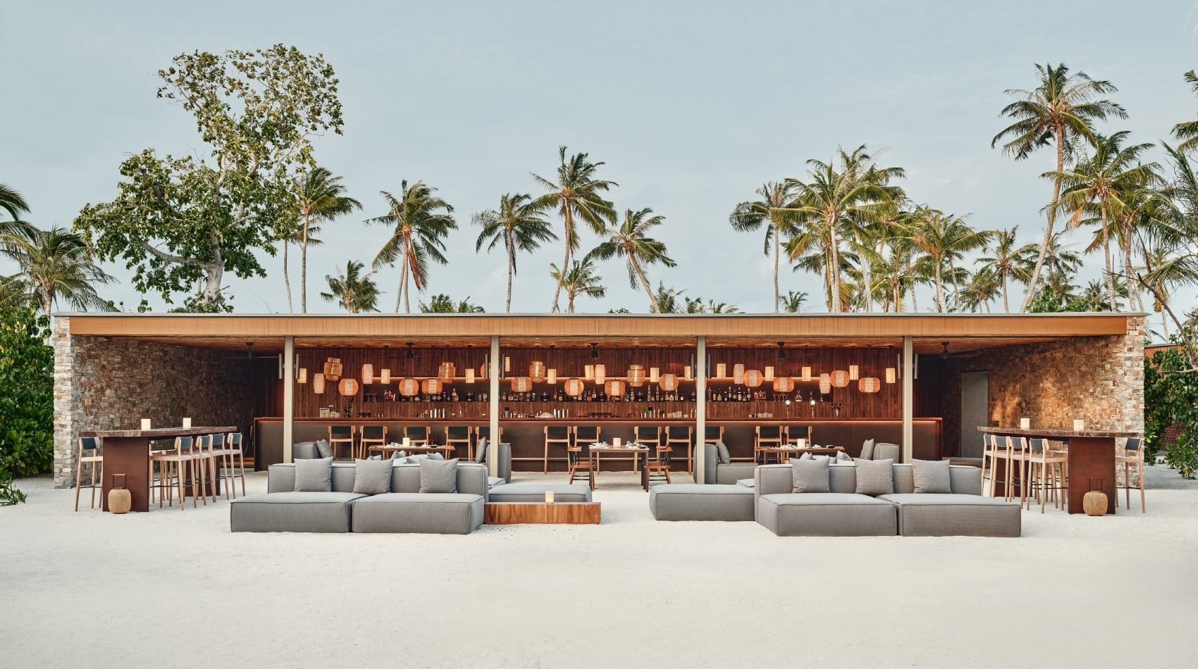 maldives-dining-fari-beach-club.jpg