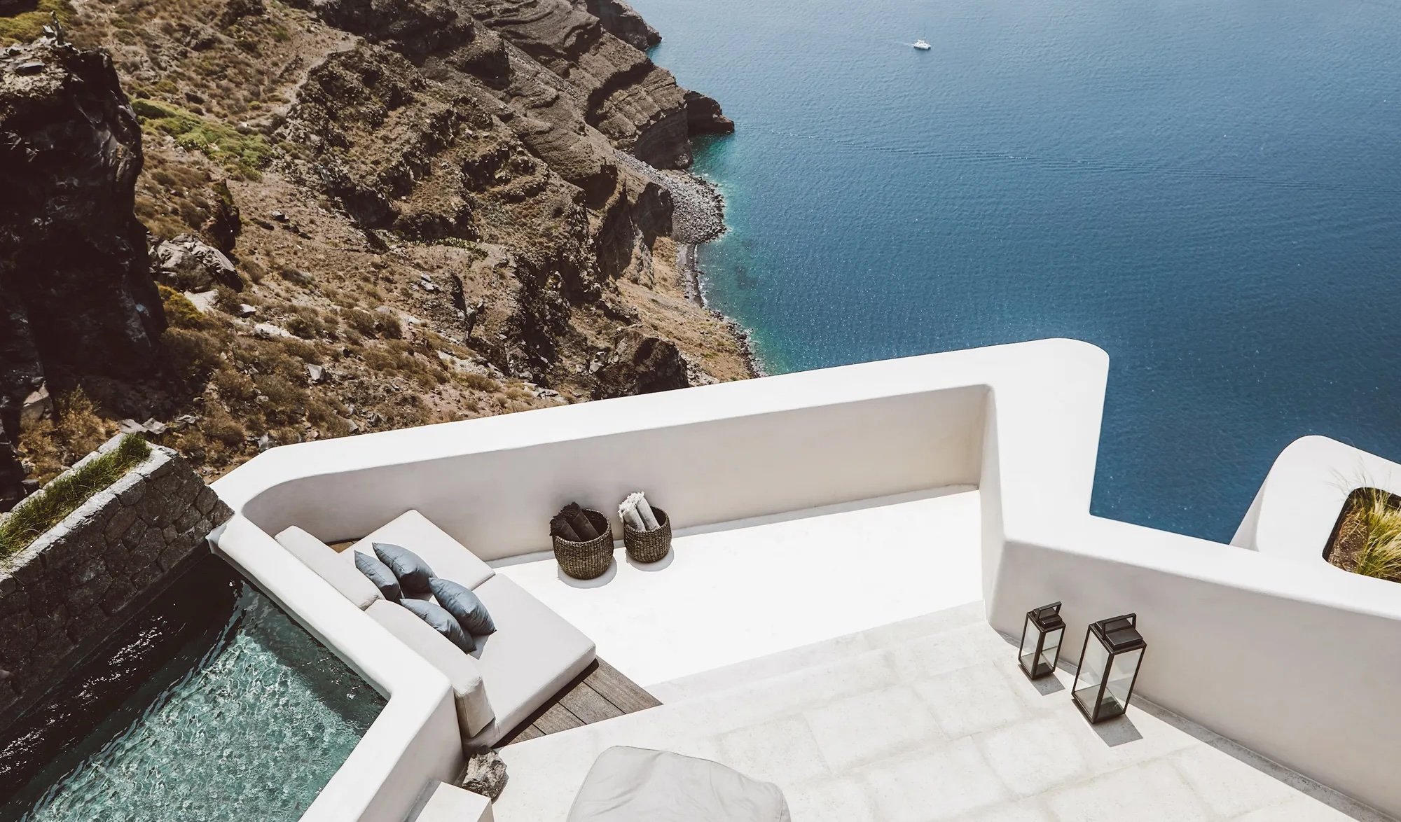 vora-santorini-s-01-r-jpg.jpg.jpeg