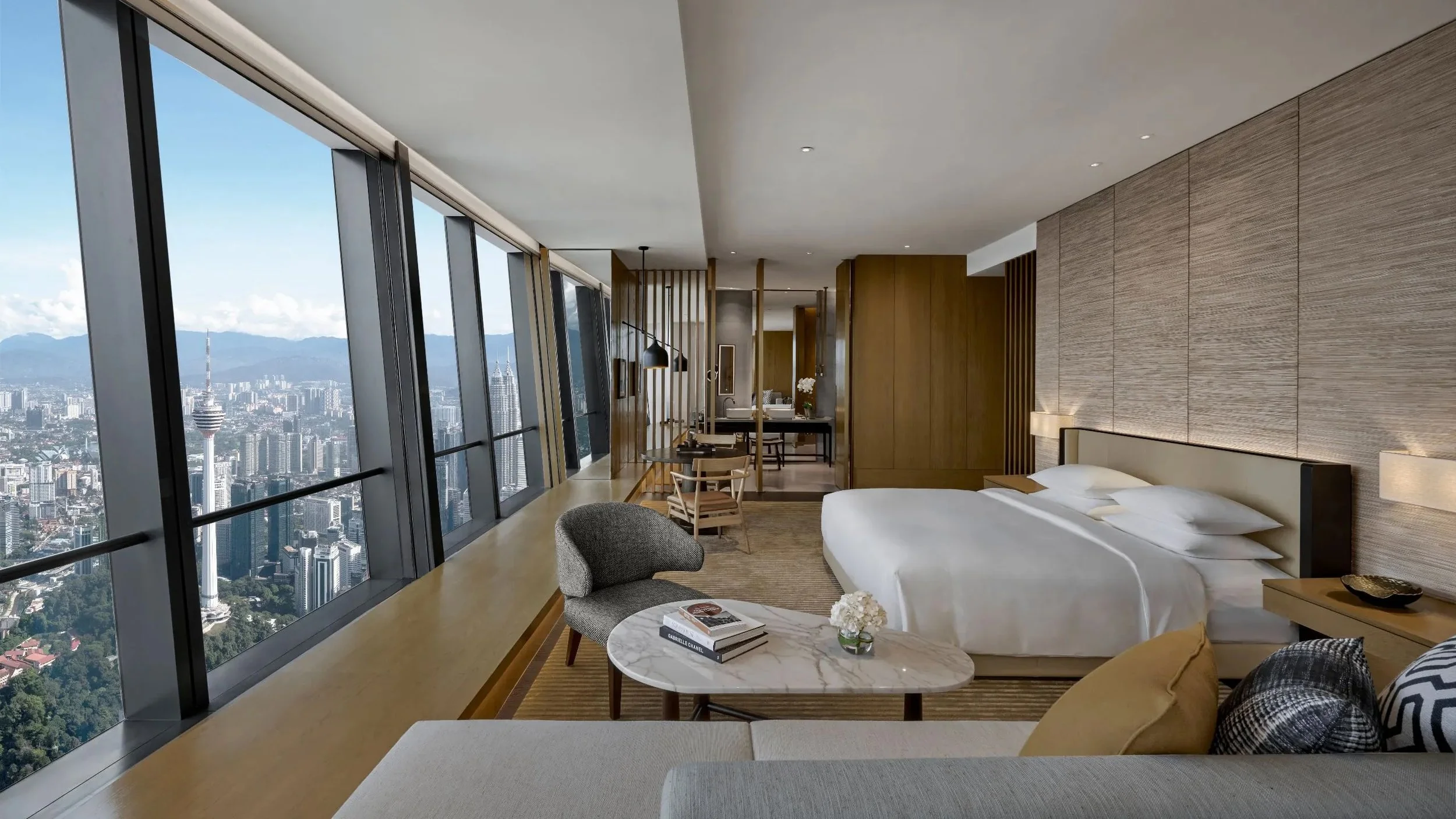 KULPH-P0013-One-King-Deluxe-Bedroom-Path-View.16x9.jpg.jpeg