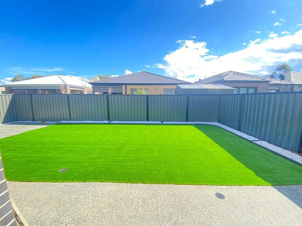 Why The Best Fake Grass Is Great Choice For Summer? 
