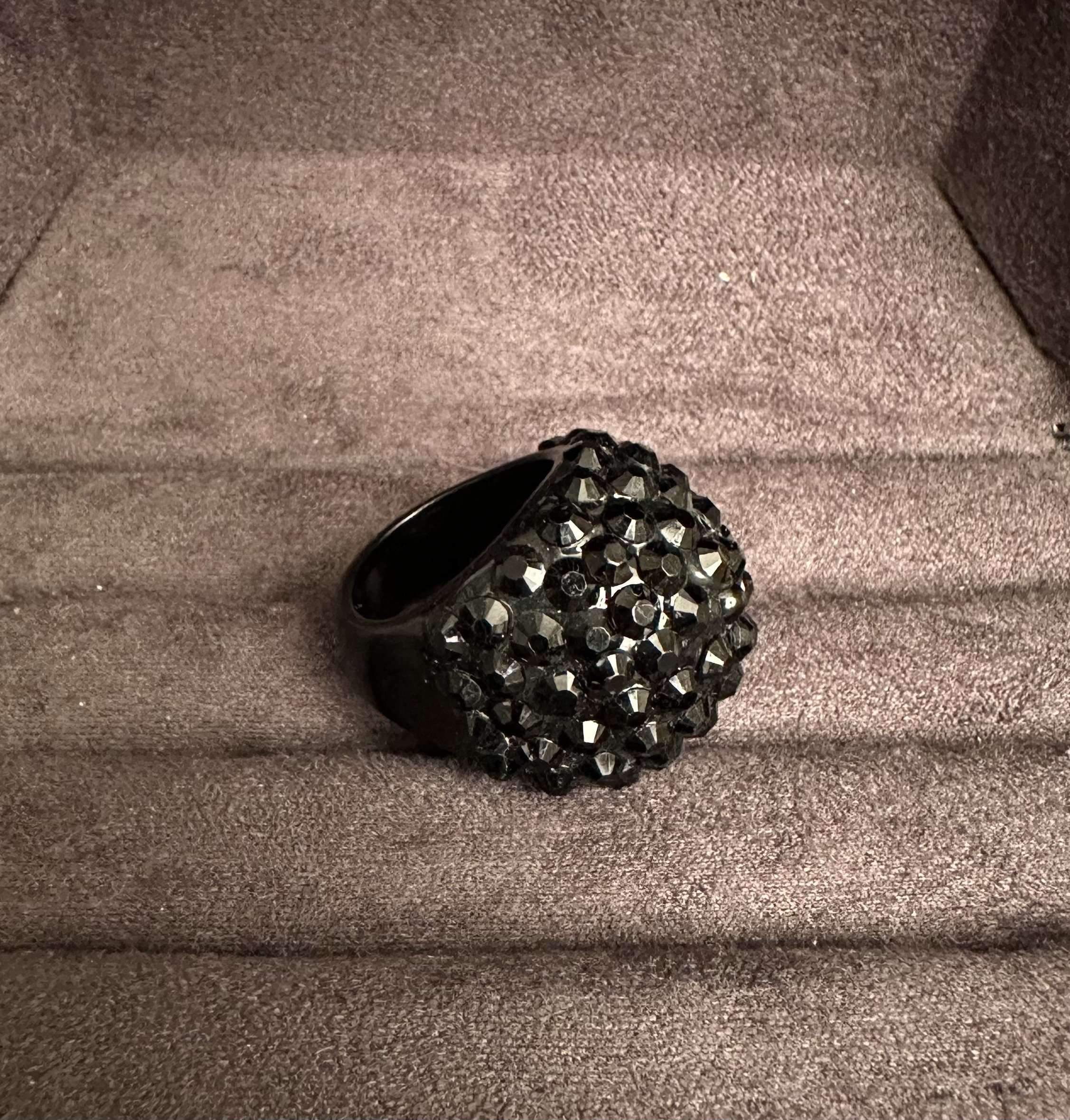 Black sparkle ring .jpg