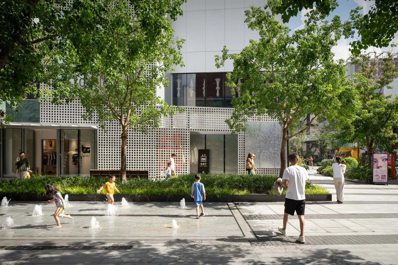 shanghai west bund, shanghai gate m, shanghai dreamcenter, landscape design, oval partnership, atelier deshaus, james corner field operations shanghai