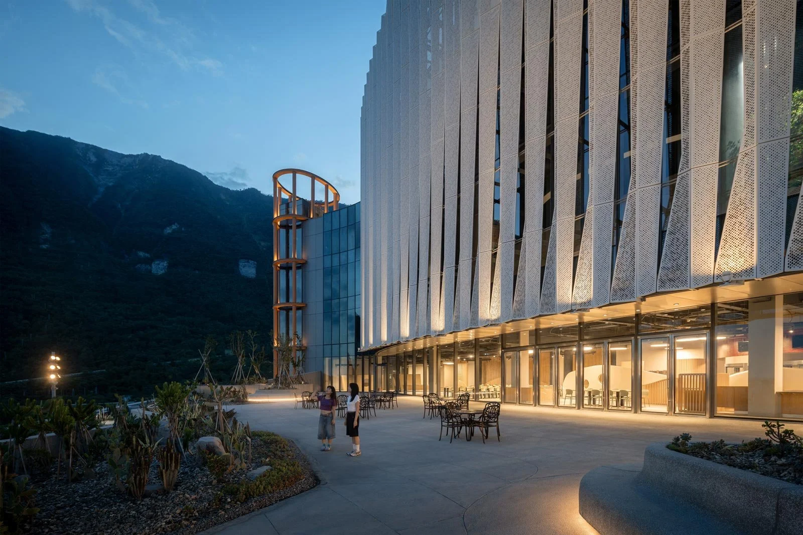 tcc daka kpf, tcc daka recycling center, taiwan cement company building, taiwan architecture, hualien county building, tcc daka dusk