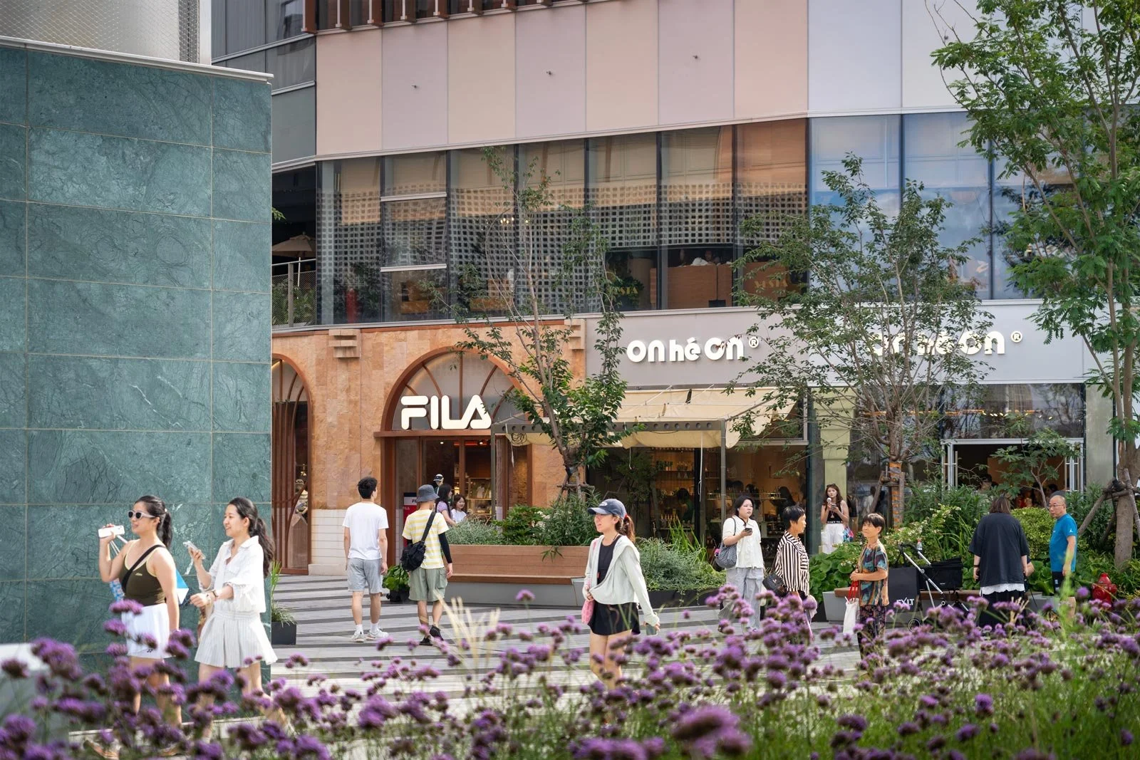 shanghai west bund, shanghai gate m, shanghai dreamcenter, landscape design, oval partnership, atelier deshaus, james corner field operations shanghai