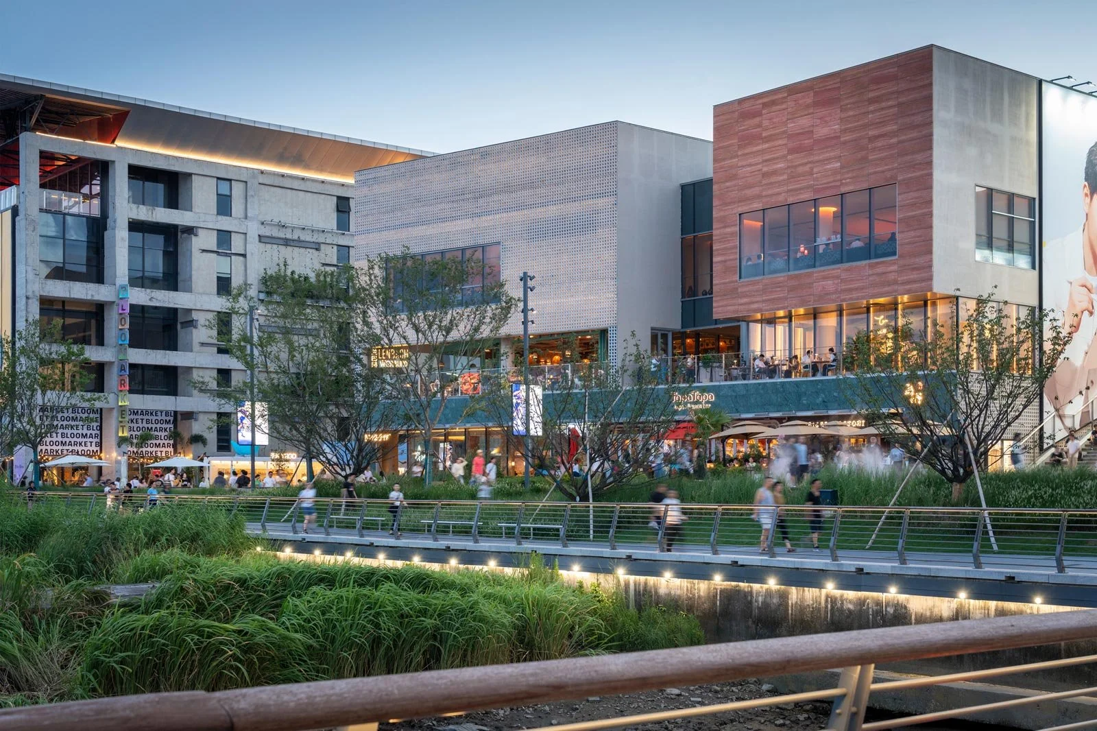 shanghai west bund, shanghai gate m, shanghai dreamcenter, shanghai waterfront, oval partnership, atelier deshaus