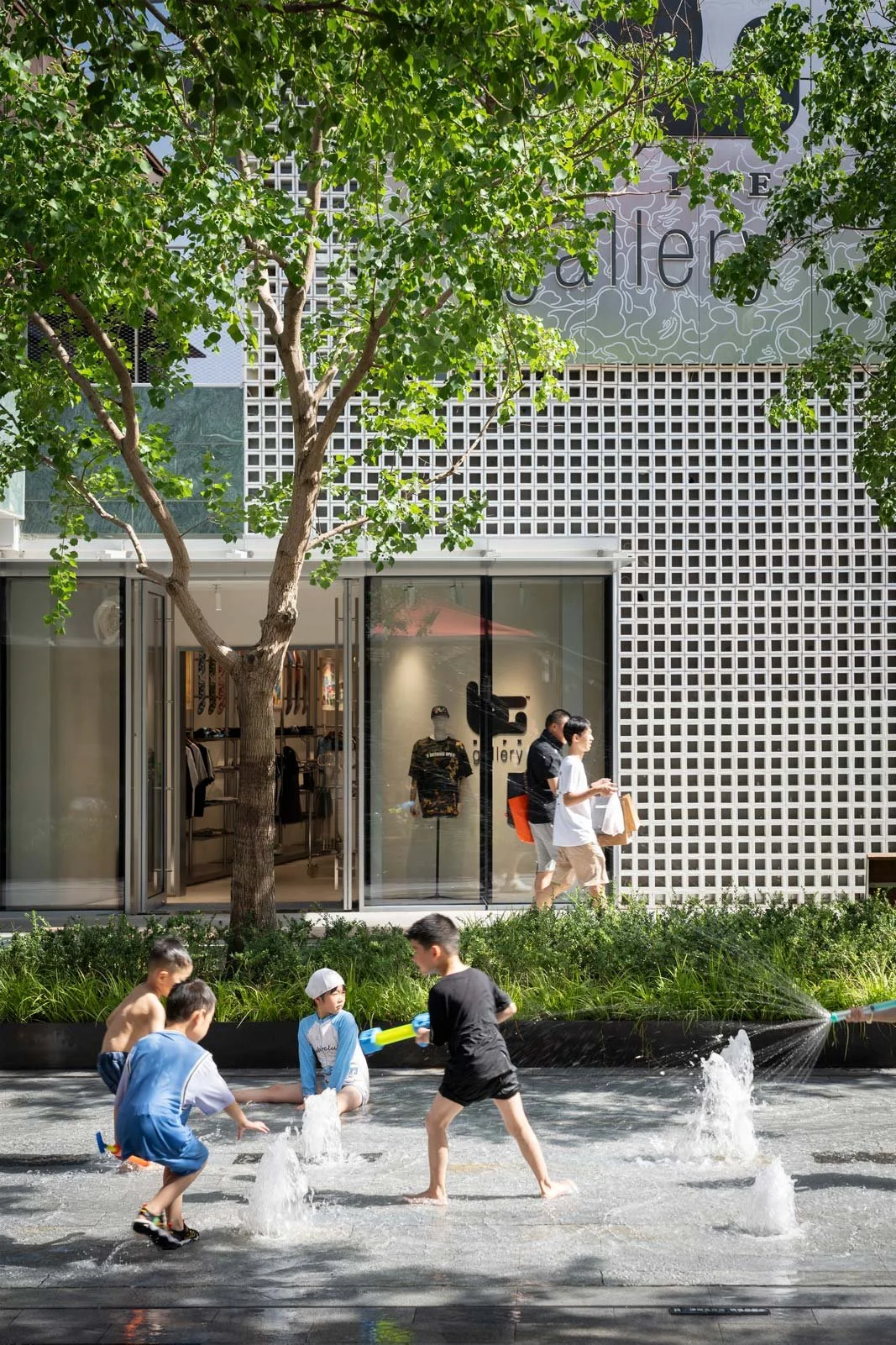 shanghai west bund, shanghai gate m, shanghai dreamcenter, landscape design, oval partnership, atelier deshaus, james corner field operations shanghai