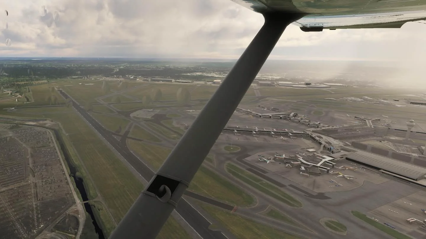 We had a great scenic flights for our passenger today. VFR in a bit stormy weather, from the Kruller M&uuml;ller museum, Vreeland and Schiphol. A special thank you to the @sayintentionsai controllers at EHDL and EHAM to facilitate the flight. It was 