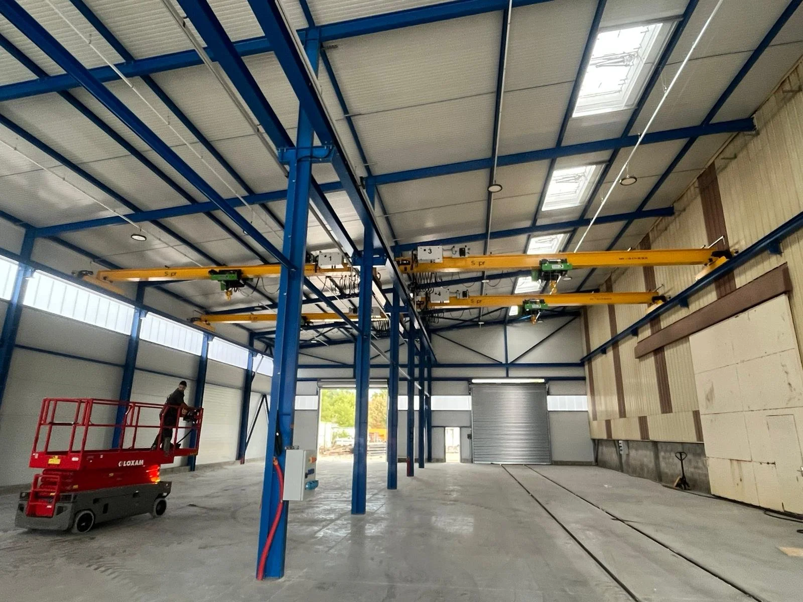 4 single-girder overhead cranes by SOPR 