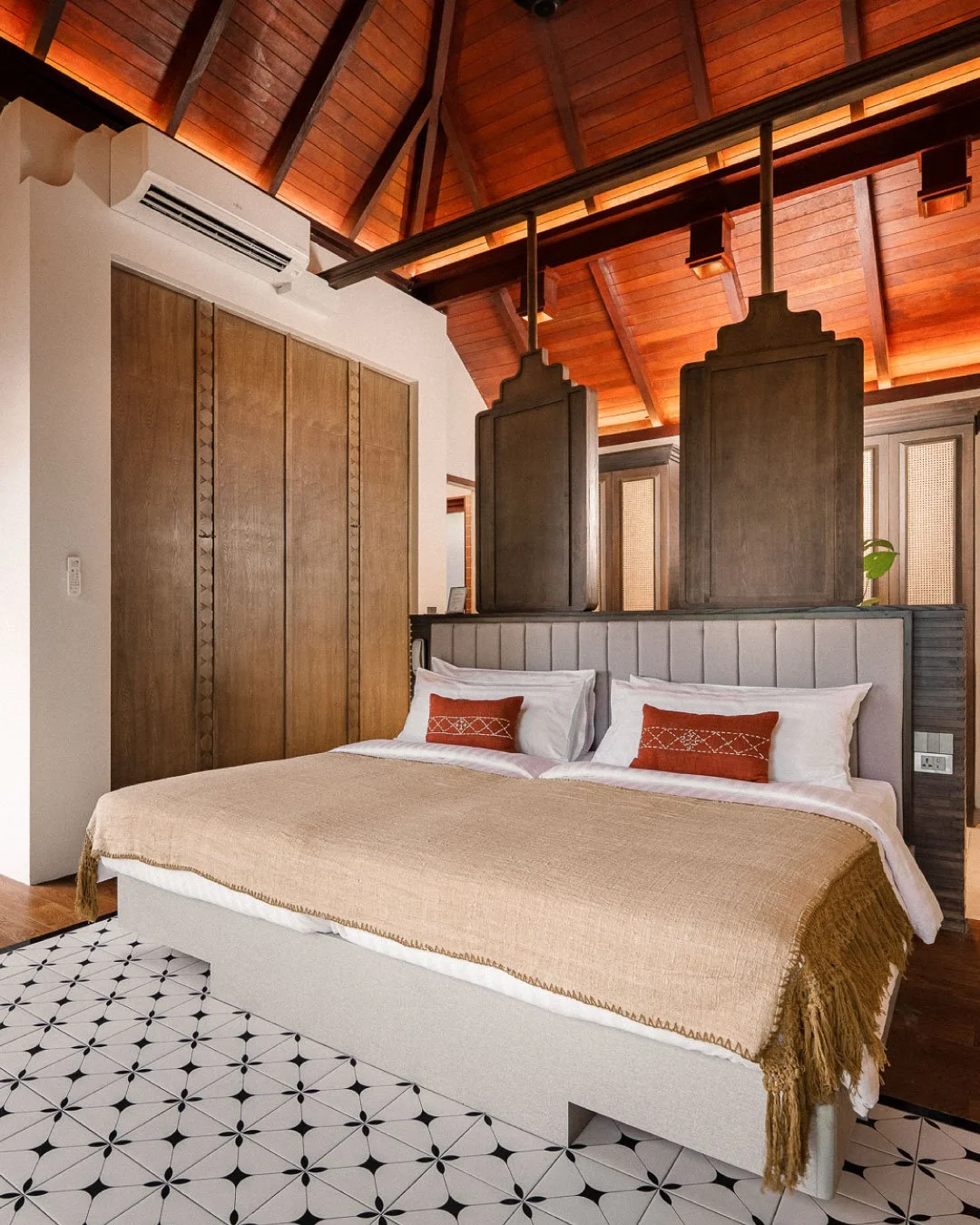 Our 2 and 3 Bedroom Premium Waterfall Pool Villas showcase the timeless elegance of Persian and Moroccan arches fused with contemporary design. This harmonious fusion of graceful curves, sculpted forms, and modern simplicity is reflected in every det