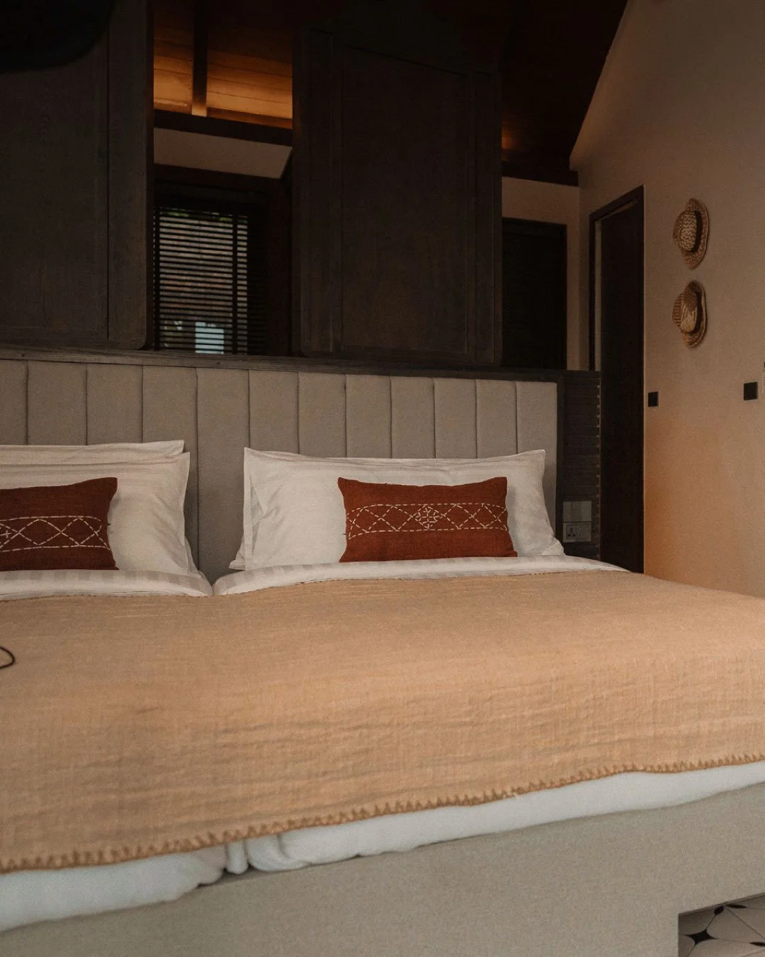 Indulge in the ultimate luxury stay experience, where every moment is crafted for you. Enjoy exclusive treats and memorable moments in the comfort of your own space:

● Zense Royal Bath &ndash; A luxurious soak in a blend of essential oil, rose petal