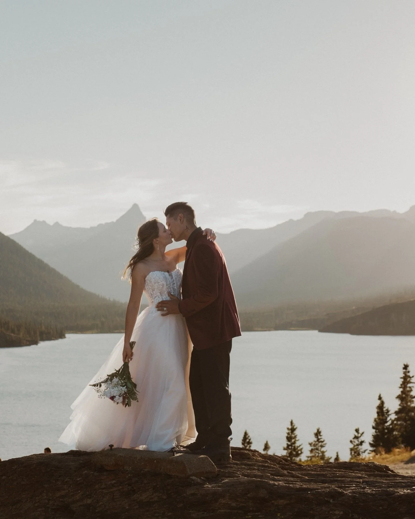 Paige and Antonio&rsquo;s Glacier National Park elopement was unforgettable. From riding through the mountains on their motorcycle to soaking in the incredible views, every moment felt true to them.
-
#glaciernationalpark #elopment #elopementphotogra